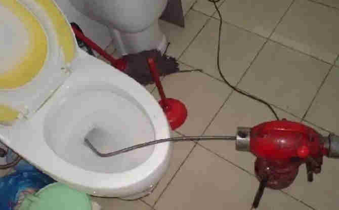 永新马桶通下水